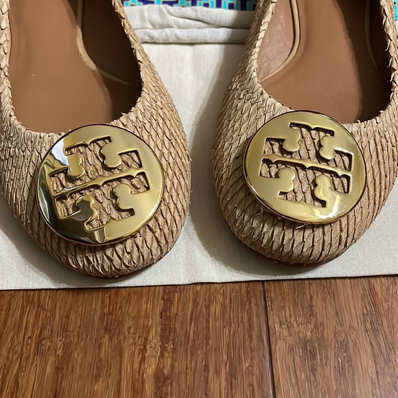 TORY BURCH Reva beige snake texture leather gold logo ballet flats - Picture 3 of 7